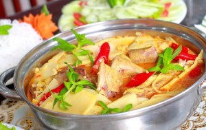 Lẩu vịt om măng